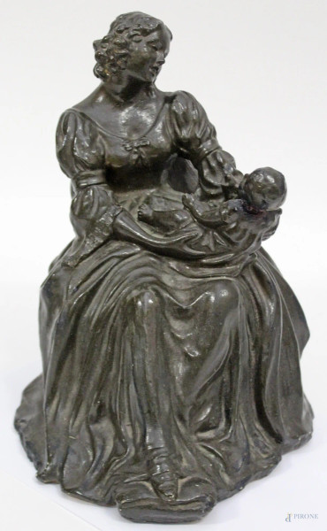 Maternit&#224;, gruppo in terracotta firmata, h. 28 cm