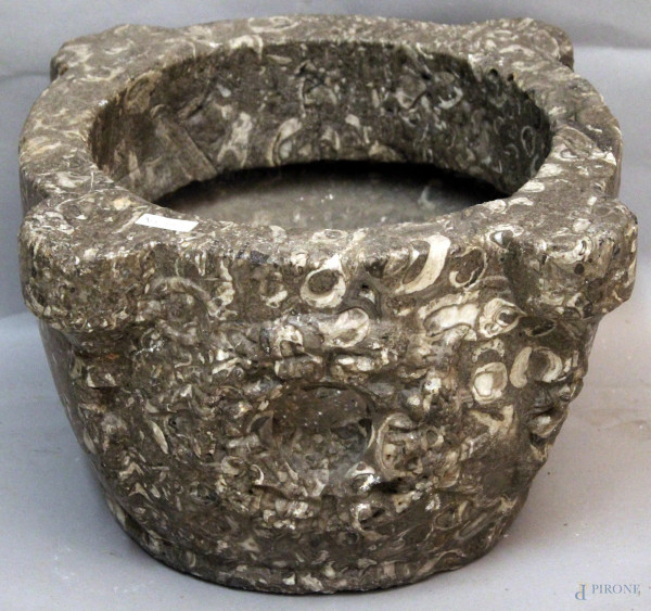 Antico mortaio in pietra scolpita, H 28 cm, diam. 50 cm, Italia, XVI sec.