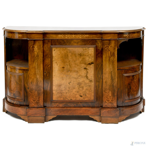 Servante in noce e radica con intarsi a motivi floreali e stemmi. Sportello centrale fiancheggiato da sportelli e vani a giorno convessi, XX secolo, cm 93x148x43, (difetti)