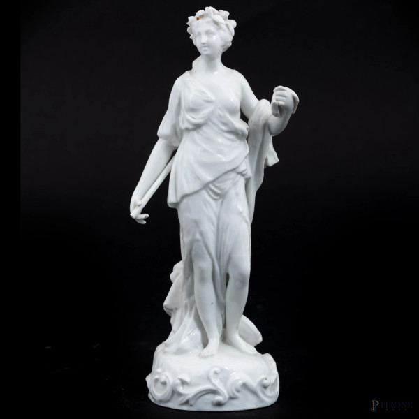 Allegoria, XX secolo, scultura in porcellana Capodimonte, altezza cm 20, (segni di usura, piccole sbeccature, difetti)