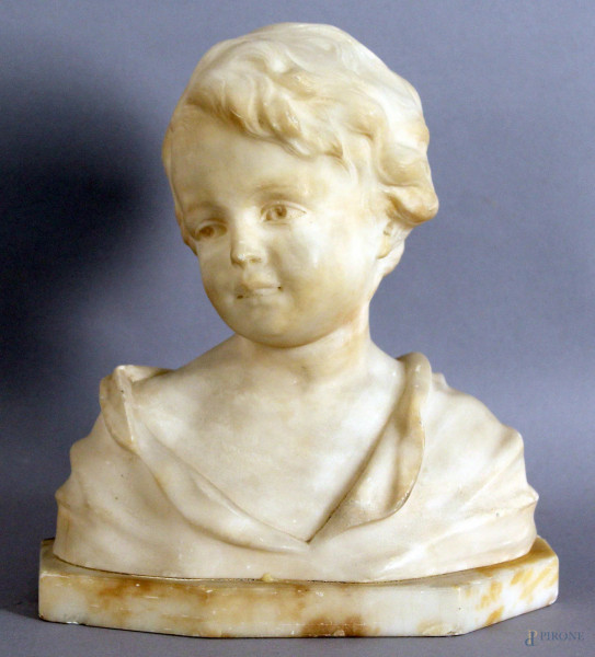 Busto di fanciullo, scultura in marmo, poggiante su base, altezza 22 cm, XIX secolo.