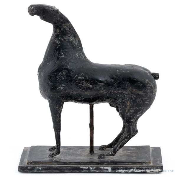 Cavallo, XX secolo, scultura in metallo dipinto, cm 21x19x9,5, (segni di usura, difetti, rotture)