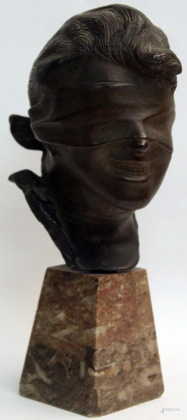 Scultura in bronzo raffigurante la dea bendata, base in marmo, att. a Vincenzo Gemito, h. 28 cm.