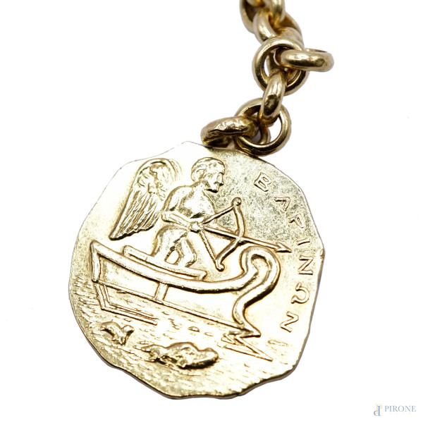 Portachiavi in oro 750, raffigurante amorino su un'imbarcazione, peso gr. 8