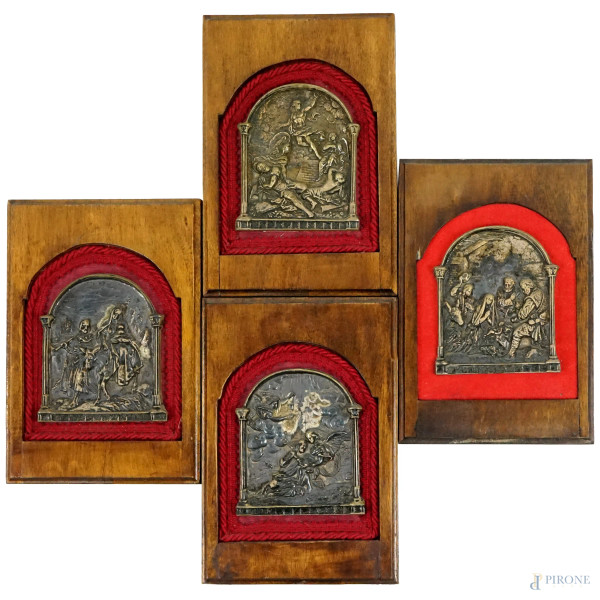 Quattro placche a bassorilievo in argento raffiguranti scene bibliche (Natività, Fuga in Egitto, Resurrezione e Spirito Santo), cm 10x9, XIX secolo, (segni del tempo).