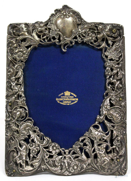 Cornice portafoto in argento cesellato e traforato, bolli Londra, inizi XX sec., cm 18,5 x 13.