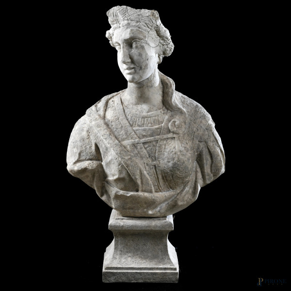 Busto femminile in marmo di Carrara con base in marmo removibile, XVIII secolo, altezza complessiva cm 88, (Segni di usura, scalfiture, rotture, mancanze, restauri difetti)