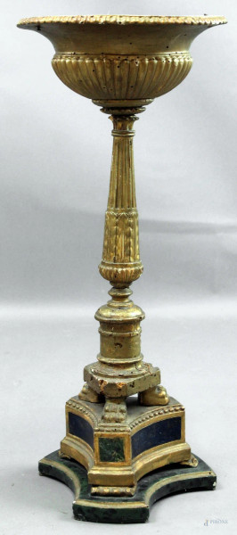 Torciere in legno intagliato e dorato, base trilobata dipinta a finto marmo, altezza cm. 64, diametro cm. 27, XIX secolo,(difetti).