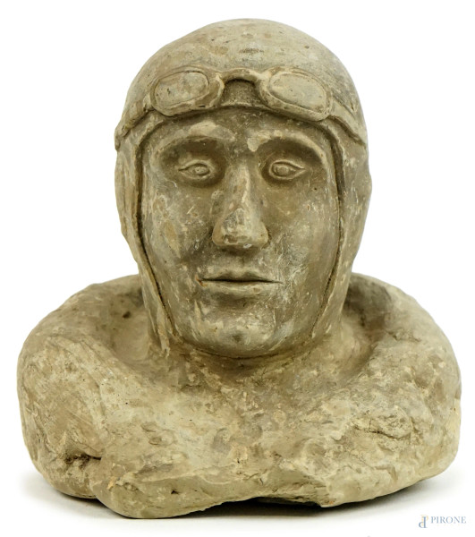 Busto di aviatore, scultura in terracotta, cm h 18, XX secolo, (difetti).