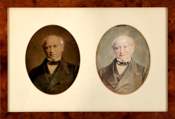 Lotto di una fotografia e una fotografia ritoccata di gentiluomo in assetto ovale entro unica cornice, XIX secolo, cm 27,5x42 compreso passepartout, (segni di usura del tempo)