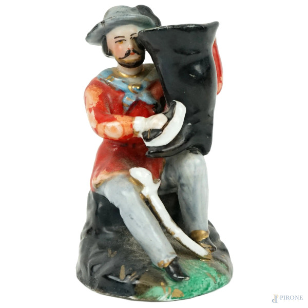 Garibaldino, scultura in porcellana policroma, inizi XX secolo, cm h 6,5, (difetti)