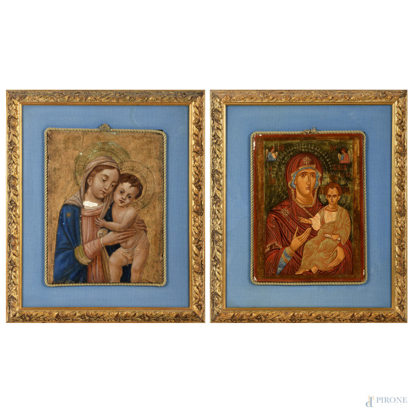 Coppia di icone raffguranti Madonna con Bambino, XX secolo, tempera su tavola, cm 37x28 e cm 36,5x27, entro cornice, (difetti)