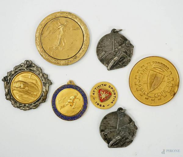 Lotto composto da sette medagliette diverse, diam.max cm 5, XX secolo, (segni del tempo).