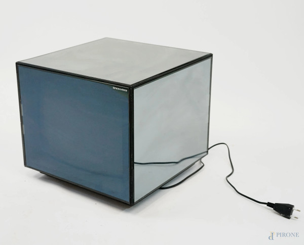 Brionvega, televisore cubo glass in cristallo a specchio, entro valigia in alluminio, cm h 38x28, (da revisionare).