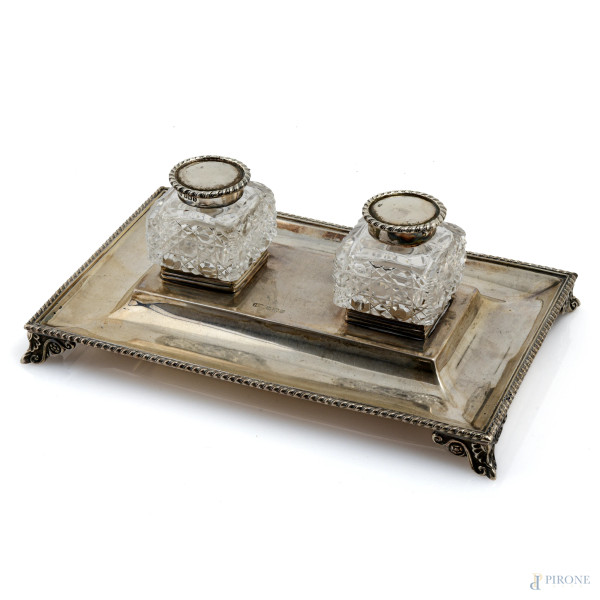 Servito da scrittoio a doppia vaschetta in argento inglese e cristallo, XX secolo, peso gr 280, cm 22,5x14