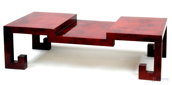 Basso tavolo in legno laccato rosso, XX secolo, cm h 42x150x70, (difetti).