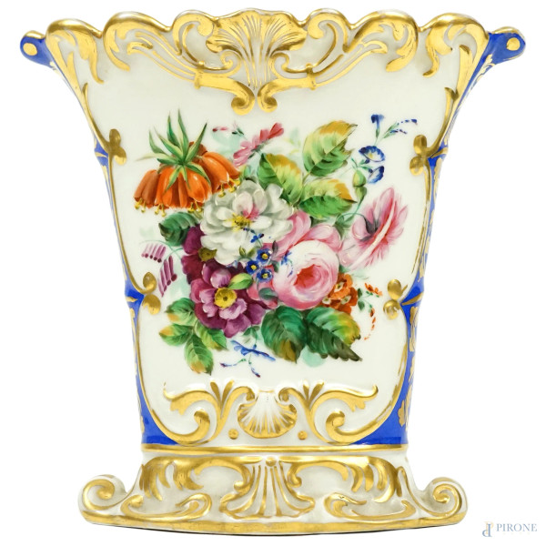 Vaso Luigi Filippo in porcellana policroma, Francia, XIX secolo, orlo sagomato, corpo raffigurante bouquet di fiori e San Giuseppe, lumeggiature dorate, cm h 20.