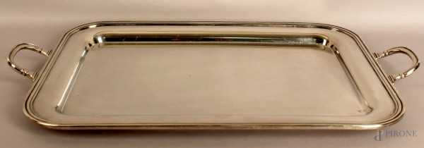 Vassoio a guantiera in metallo argentato, cm. 63,5x37,5.