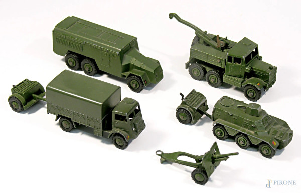 Giocattoli vintage, lotto composto da sette mezzi militari Dinky Toys anni 50, rari