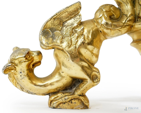 Tavolino da centro, XX secolo, con piano impiallacciato in lapislazzulo, supporto in metallo dora...