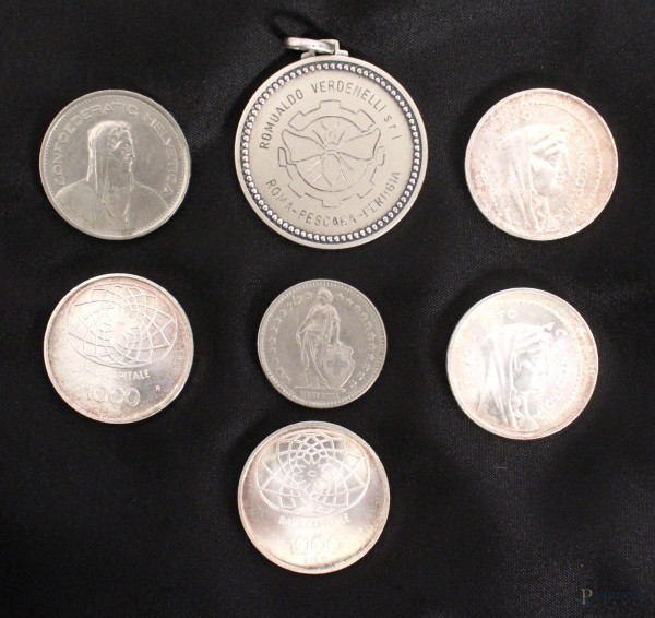 Lotto composto da sei monete ed una medaglia in argento, gr. 100.