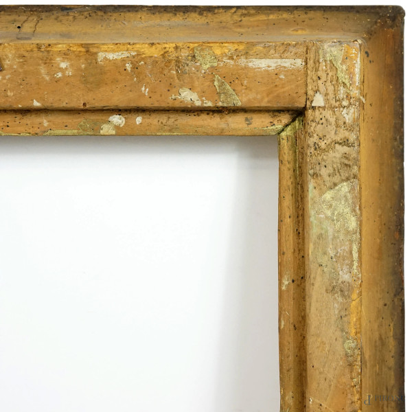 Cornice a guantiera siciliana in legno e stucco dorato, XIX secolo, ingombro cm 49,5x61,6, batten...
