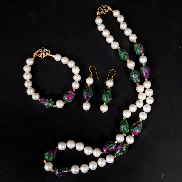 Parure con perle, zoisite e argento , lunghezza collana cm 60; lunghezza bracciale cm 20