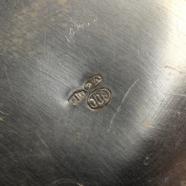 Servizio da thè e caffè in argento con decori cesellati e incisi, coperchio con presa a foggia di...