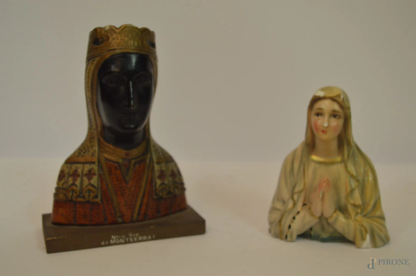 Lotto di due sculture a soggetti di Madonne in materiali diversi, h. max. 14 cm.