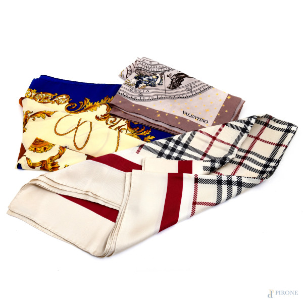 Lotto di foulard, XX secolo, misure massime cm 85x85