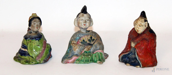 Lotto composto da tre personaggi orientali in terracotta policroma, XIX sec.(di cui due restaurati).