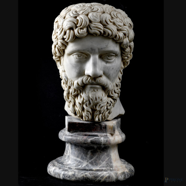 Busto in marmo raffigurante Marco Aurelio, XIX-XX secolo, altezza complessiva cm 45,5