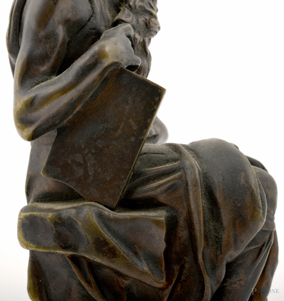 Scultura riproduzione del Mosè di Michelangelo in San Pietro in Vincoli. Al lato iscritta "Michel...