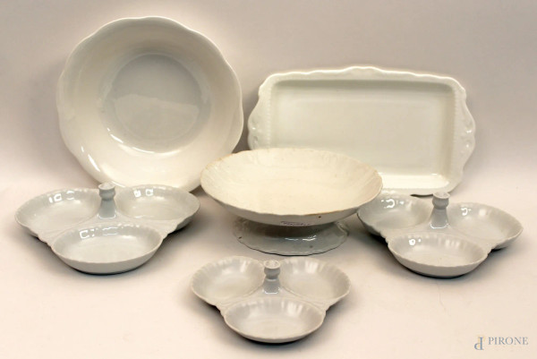 Lotto composto da tre salsiere e tre piatti da portata in porcellana bianca.