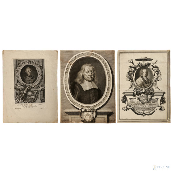 Lotto di tre incisioni di emblemi nobiliari, misura massima cm 39,5x29, (strappi, gore, umidità, piegature)