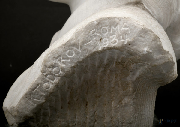 Kiril Todorov (Brest, 1902 – Roma, 1987), busto in marmo raffigurante una bambina, base in marmo,...