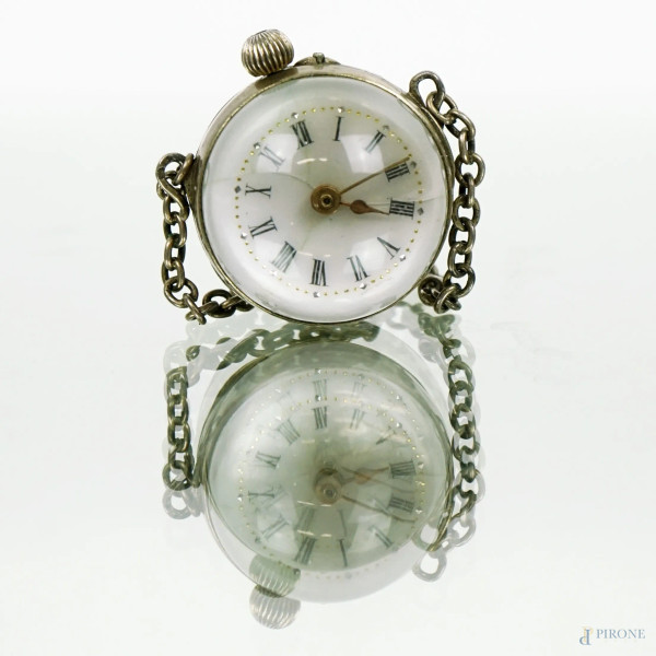 Orologio a sfera in metallo e vetro, inizi XX secolo, diam. cm 2,2, (meccanismo da revisionare).