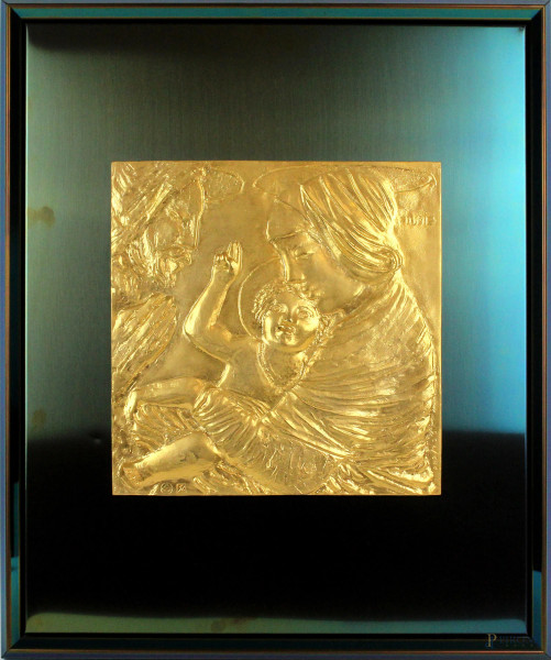 Salvatore Fiume - Famiglia, bassorilievo in acciaio realizzato a cera persa ricoperto in oro zecchino 22 kt, cm 30x30, esemplare 289/750, entro cornice.