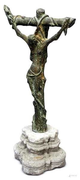 Crocefisso in bronzo poggiante su base in pietra, H 72 cm.