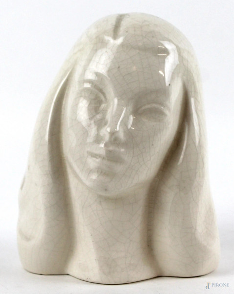 Testa di donna, scultura in ceramica smaltata bianca, altezza cm. 14,5, anni &#39;60.