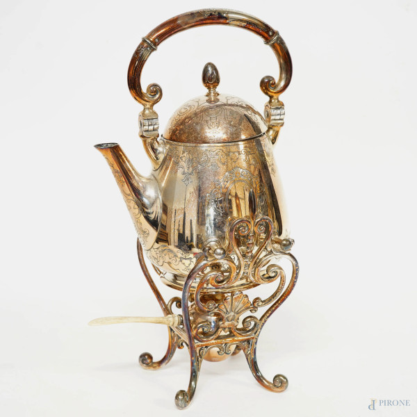 Samovar in Sheffield, corpo con decori incisi, base poggiante su quattro piedini a ricciolo, cm h 33x17, XX secolo.