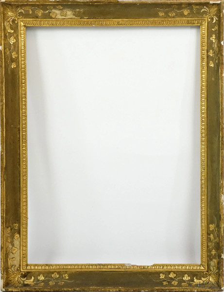 Cornice in legno intagliato e dorato, XIX secolo, misure ingombro cm 92,5x72,5,  luce cm 79,5x59, (difetti)