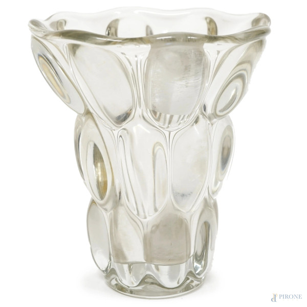 Vaso in cristallo, Daum, Francia, XX secolo, firmato sotto la base "Daum Nancy", altezza cm 20