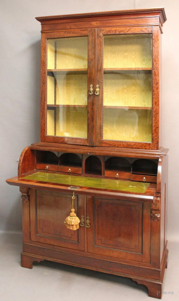 Bureau a doppio corpo in mogano e piuma a quattro sportelli e un cassetto a calatoia, XIX secolo, cm 2,10 x 115 x 56.