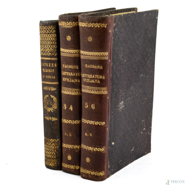 Lotto composto da: A. Narbone, Istoria della Letteratura Siciliana, 2 voll. (tomi 3-6), Palermo 1854-1856, (segni di usura, consunzione, difetti); G. Capozzo, Memorie su la Sicilia, Palermo 1842, (segni di usura, difetti)