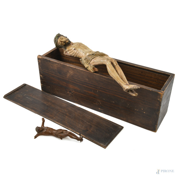 Lotto di due crocifissi in legno e legno dipinto, XX secolo, altezza cm 39, (segni di usura, scalfiture, rotture, mancanze, fori di tarlo, restauri, cadute di colore, difetti)