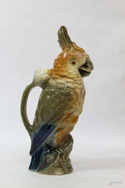 Particolare versatoio a forma di pappagallo in maiolica policroma, Francia XX sec., H 31 cm.