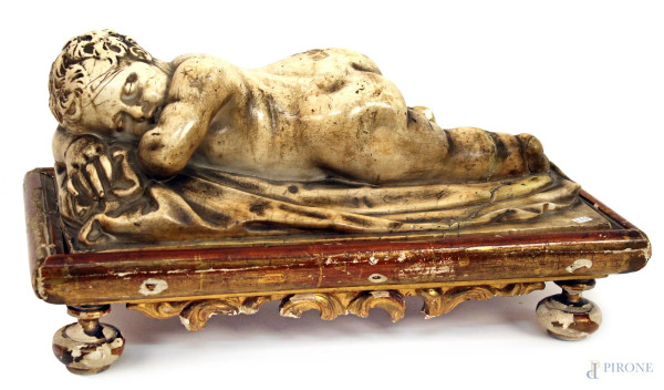 Fanciullo dormiente, scultura in marmo, XVIII sec., cm 40 x 20 x 15.