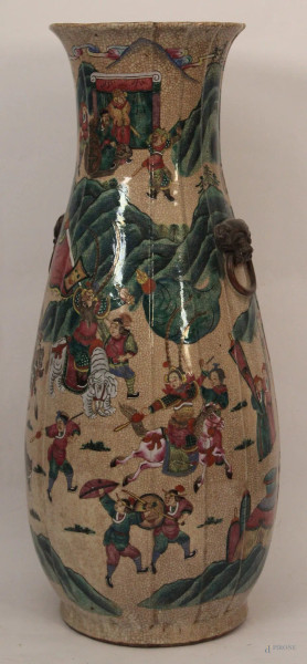 Coppia di vasi in maiolica a tutto decoro di battaglia, Cina XX sec, h.63 cm
