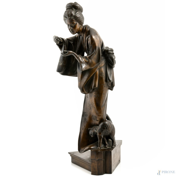 Fanciulla cinese con gatto, XX secolo, scultura in bronzo, altezza cm 63, (lievi segni di usura, ...